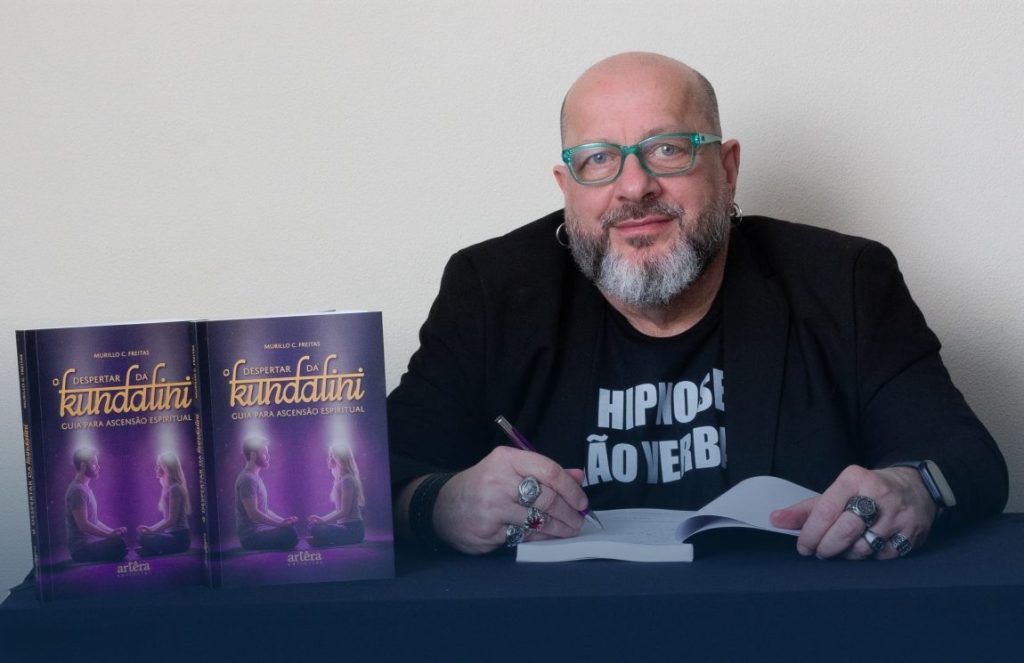 Despertar da Kundalini e ativação da energia interior para transformação espiritual e autoconhecimento.