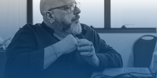 Murillo Freitas em paz, simbolizando solidão consciente e liberdade interior